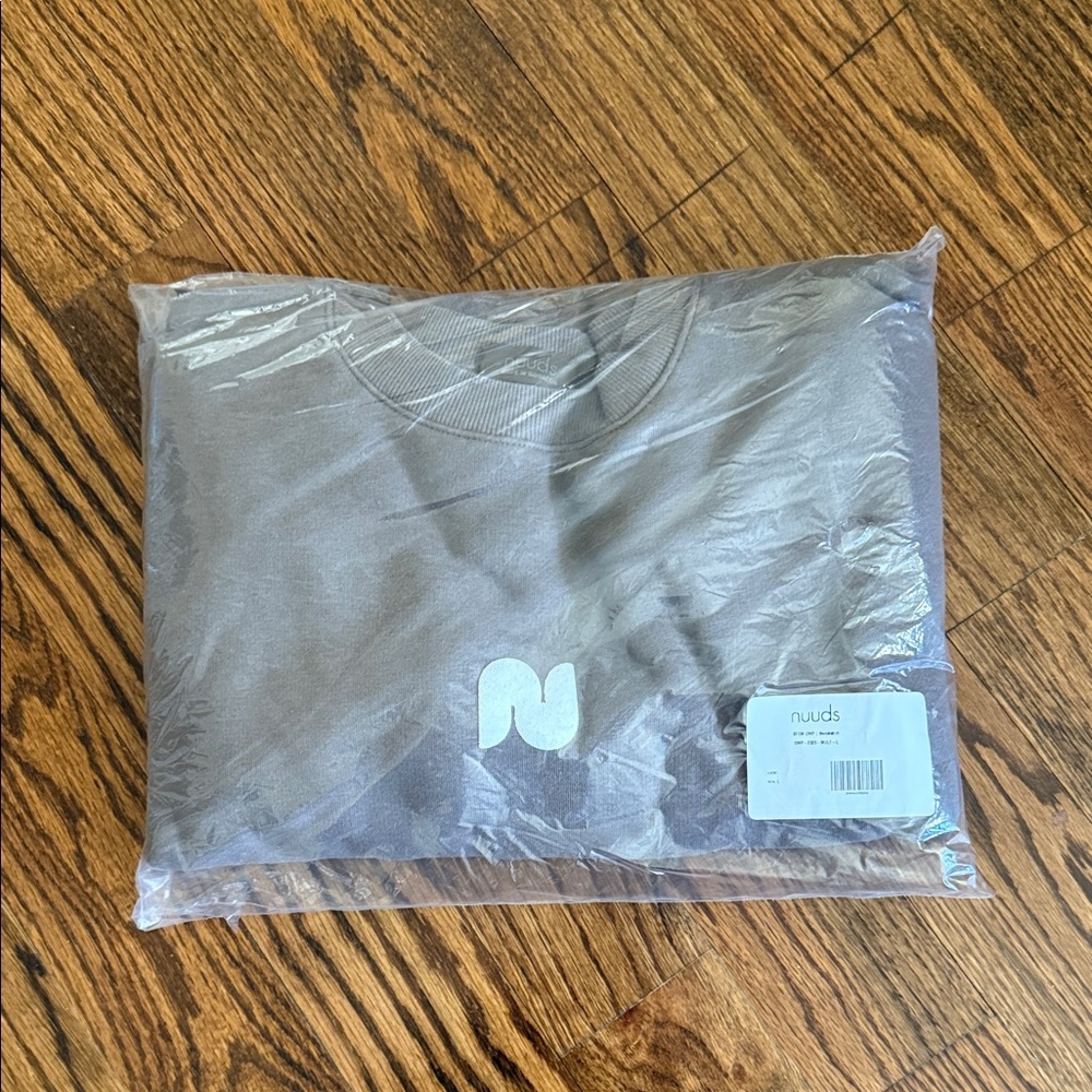 Nuuds Vintage fleece crewneck size large new in package!